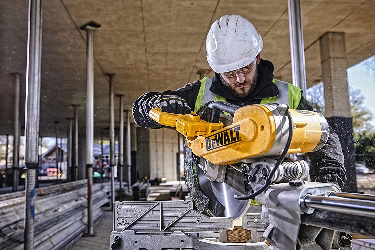 DEWALT DWS780 12 Sliding Compound Miter Saw Plus DWX723-XE 3.8m Extendable Stand Two Piece Bundle